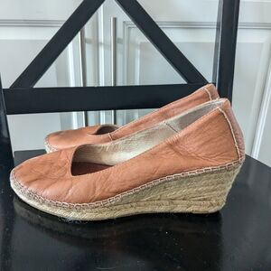 Women’s Espadrille Wedge Pumps in Tan Leather